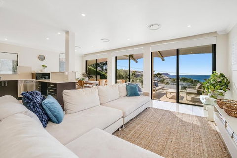 Amelie - Luxury Beach View Condo Minutes To Beach - Whitsundays Accommodation 0