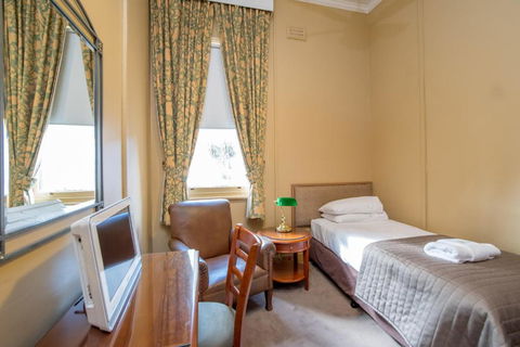 American Hotel Creswick - Whitsundays Accommodation 1