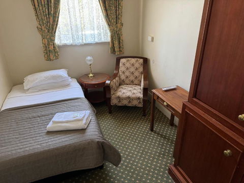 American Hotel Creswick - Whitsundays Accommodation 3