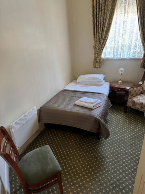 American Hotel Creswick - Whitsundays Accommodation 2
