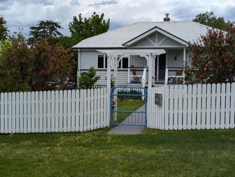 Amiens Cottage. Queenslander, Charming, Central. - Whitsundays Accommodation 3