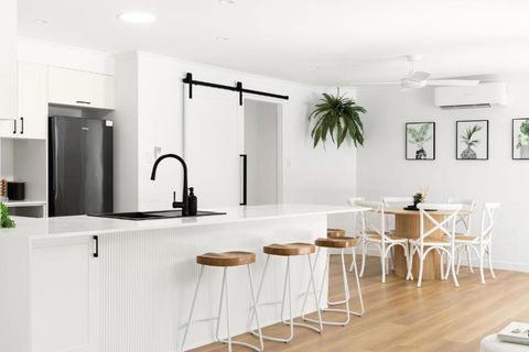 Amiri On Holbrook - Pet Friendly - Whitsundays Accommodation 1