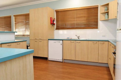 AMITY PINES - Whitsundays Accommodation 4