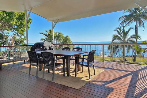 AMITY TREETOPS - Whitsundays Accommodation 0