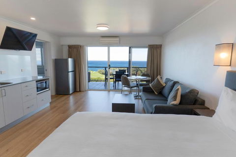 Amooran Oceanside Apartments And Motel - Whitsundays Accommodation 1