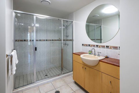 An Adorable Apartment On Abbott - Stunning Views - Whitsundays Accommodation 1