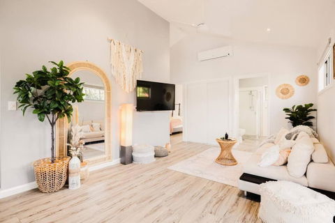 An Idyllic Boho Style Retreat High-end Kitchenware - Whitsundays Accommodation 0