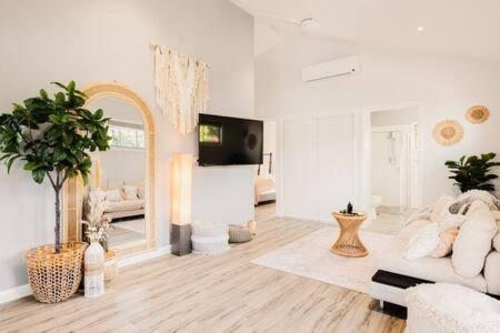 An Idyllic Boho Style Retreat High-end Kitchenware - Whitsundays Accommodation 1