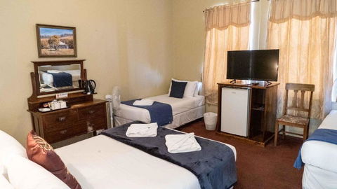 Anchorage Seafront Hotel - Whitsundays Accommodation 3