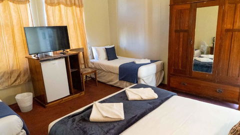 Anchorage Seafront Hotel - Whitsundays Accommodation 4