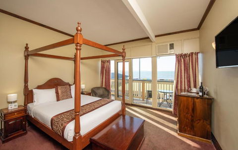 Anchorage Seafront Hotel - Whitsundays Accommodation 1