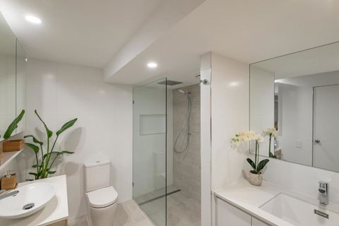 Anchorage - Riverfront Luxury On Gympie Terrace - Whitsundays Accommodation 2