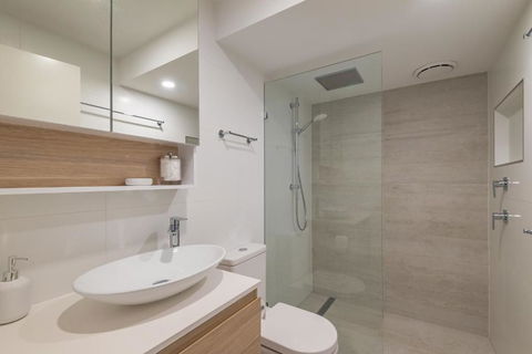 Anchorage - Riverfront Luxury On Gympie Terrace - Whitsundays Accommodation 3