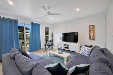 Anchors Away At Innes Park Opp Park & Beach Dogs Welcome Inside - Whitsundays Accommodation 2