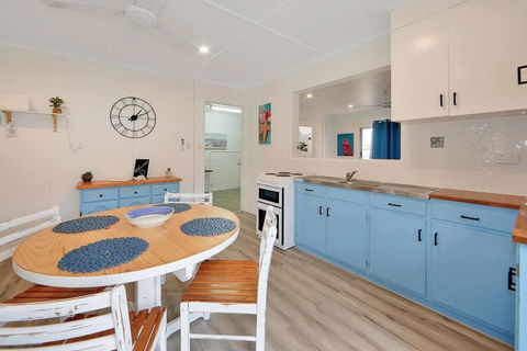 Anchors Away At Innes Park Opp Park & Beach Dogs Welcome Inside - Whitsundays Accommodation 4