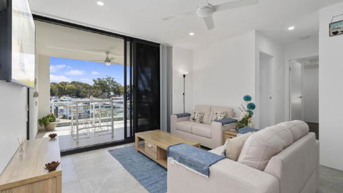 Anchors Away - Waterfront Unit - Whitsundays Accommodation 2