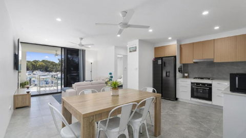 Anchors Away - Waterfront Unit - Whitsundays Accommodation 1
