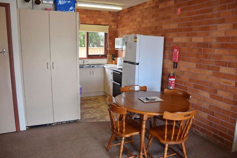 Anglers Lodge 4 - Bring Your Own Linen - Whitsundays Accommodation 2