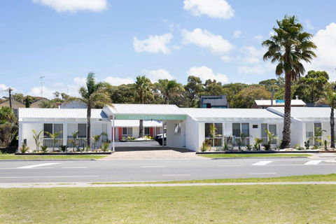 Anglesea Riverside Motel - Whitsundays Accommodation 0