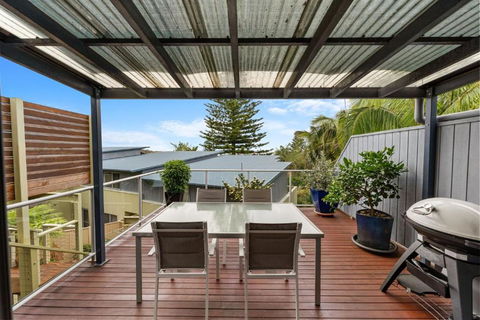 Angourie Blue 5 - Ocean Views - Whitsundays Accommodation 3
