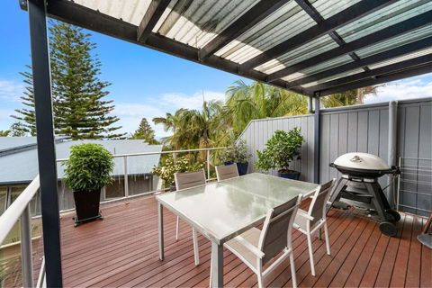 Angourie Blue 5 - Ocean Views - Whitsundays Accommodation 4