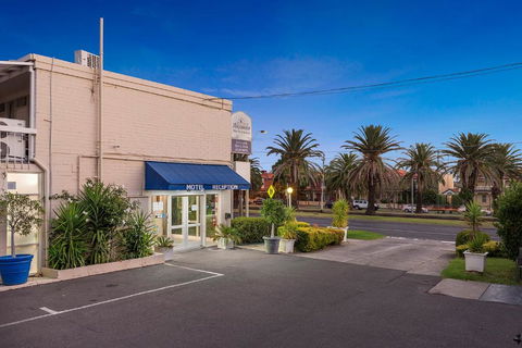 Alexander Motor Inn - Whitsundays Accommodation 4