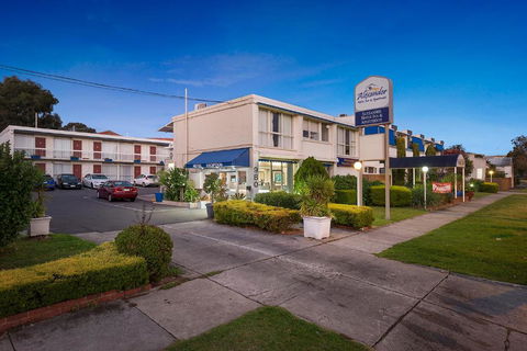 Alexander Motor Inn - Whitsundays Accommodation 2