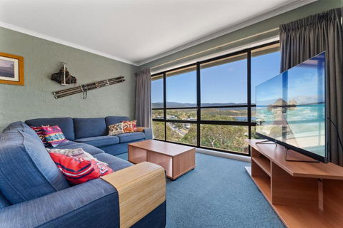 Alpine Mountain View 18 - 4BR L Mountain Views L Swimming Pool L Air-Con L WiFi - Whitsundays Accommodation 0