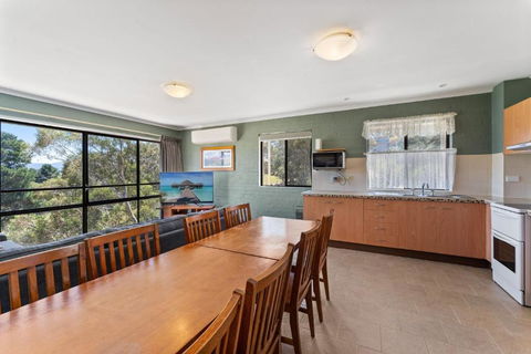 Alpine Mountain View 18 - 4BR L Mountain Views L Swimming Pool L Air-Con L WiFi - Whitsundays Accommodation 1
