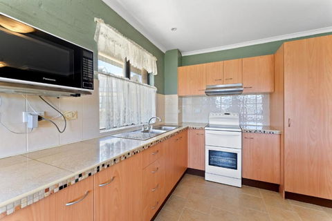 Alpine Mountain View 18 - 4BR L Mountain Views L Swimming Pool L Air-Con L WiFi - Whitsundays Accommodation 3