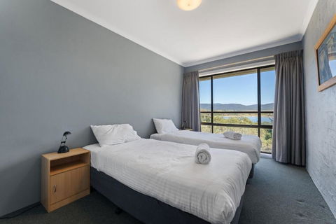 Alpine Mountain View 18 - 4BR L Mountain Views L Swimming Pool L Air-Con L WiFi - Whitsundays Accommodation 4