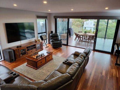 Alogara House, Modern, 6 Bedrooms With Hot Tub And Views - Whitsundays Accommodation 2