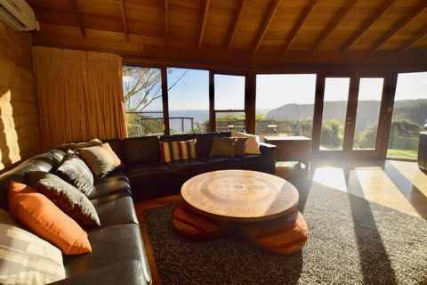 Amaroo Mountaintop Villa - Whitsundays Accommodation 4