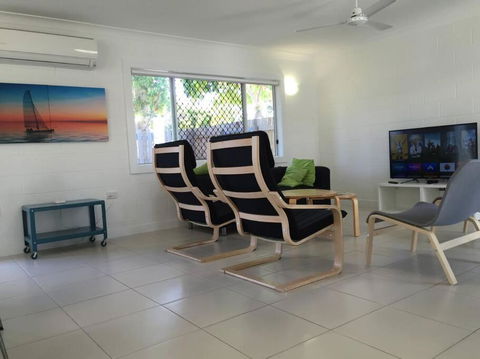 Airy Home - 3 Bedrooms & Office - Whitsundays Accommodation 1