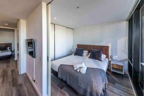 Aura2107, 2 Bedroom Apartment With Balcony, Stunning Yarra River And City Views - Whitsundays Accommodation 4