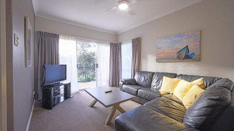 Apartment 31 - The Meridian - Whitsundays Accommodation 2