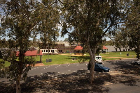 Apartment 4, 9 River Lane Mannum - Whitsundays Accommodation 3