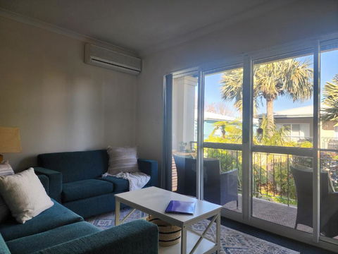 Apartment In Apollo Quays Resort With Shared Jetty - Whitsundays Accommodation 4