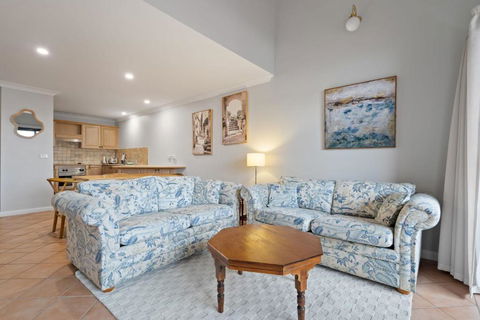 Apartment On William In CBD - 2 Bed 2 Bath Wi-Fi - Whitsundays Accommodation 2
