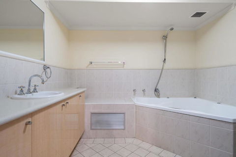 Apartment On William In CBD - 2 Bed 2 Bath Wi-Fi - Whitsundays Accommodation 4