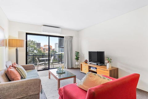 Apartment With City Views In East Perth - Whitsundays Accommodation 0