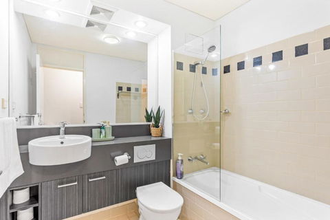 Apartment With City Views In East Perth - Whitsundays Accommodation 1