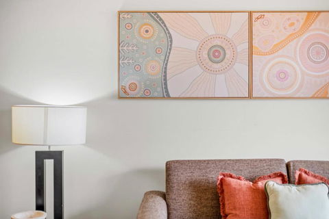 Apartment With City Views In East Perth - Whitsundays Accommodation 4