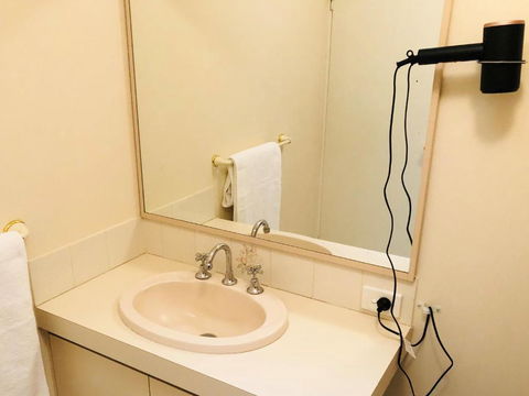 API Preston Beach Front Apartments - Whitsundays Accommodation 4
