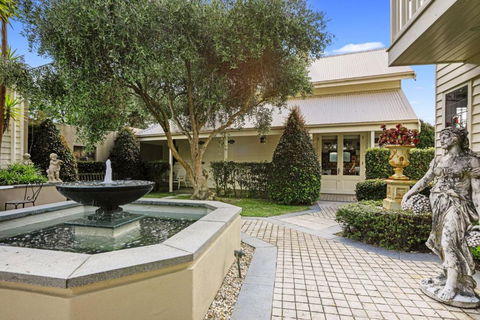 Apollo Bay Guesthouse - Whitsundays Accommodation 0