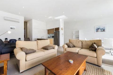 Apollo Blue 11 - Whitsundays Accommodation 3