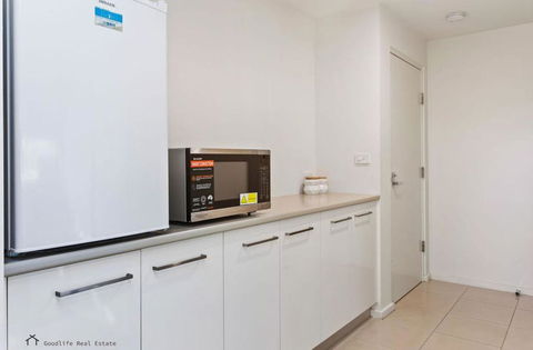 Apollo Blue Oceanview Unit 1- B Free WIFI - Whitsundays Accommodation 3