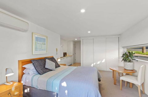 Apollo Blue Oceanview Unit 1- B Free WIFI - Whitsundays Accommodation 2