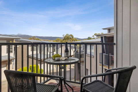 Apres 9 - Whitsundays Accommodation 0