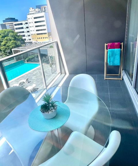AQUA 306 POOLSIDE Luxury Apartment , Honeysuckle, NEWCASTLE FREE Parking - Whitsundays Accommodation 2